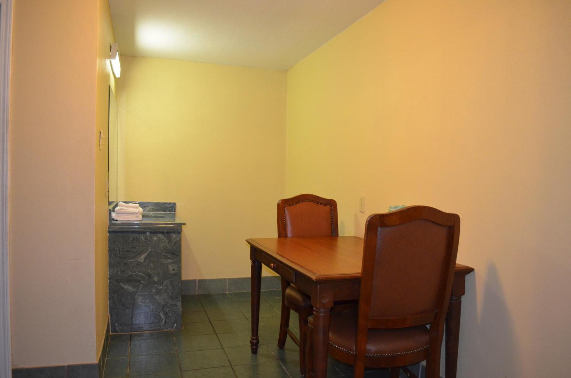 Economy Inn New Orleans Arabi Экстерьер фото